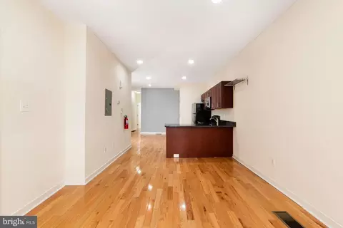 761 S 5th St, Philadelphia, PA 19147
