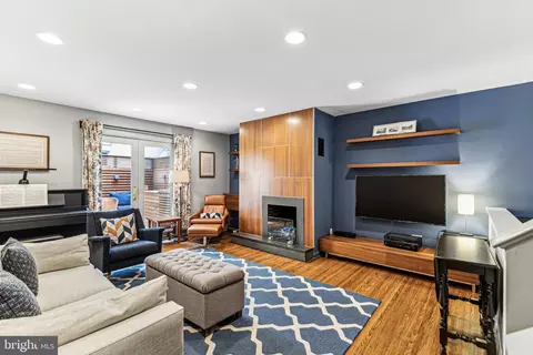 1215 Waverly Walk, Philadelphia, PA 19147