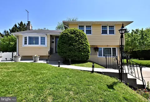 9977 Dungan Rd, Philadelphia, PA 19115