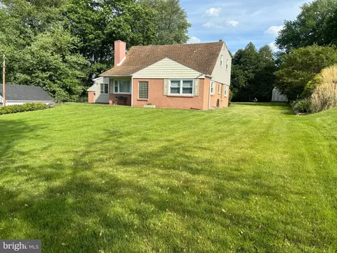 15141 Wayside Rd, Philadelphia, PA 19116