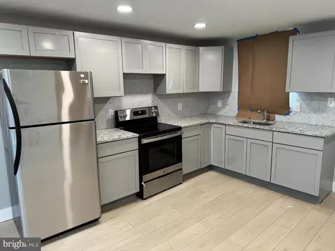 4652 James St, Philadelphia, PA 19137