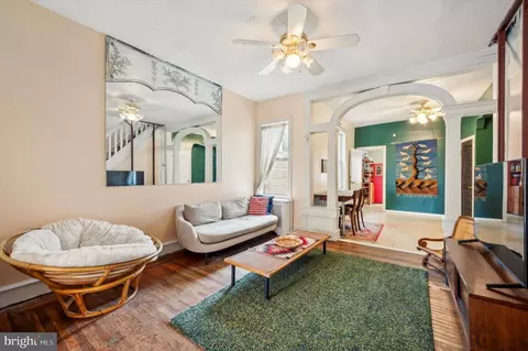 2002 S 4th St, Philadelphia, PA 19148
