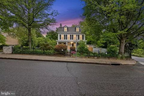 821 Oak Ln, Philadelphia, PA 19126