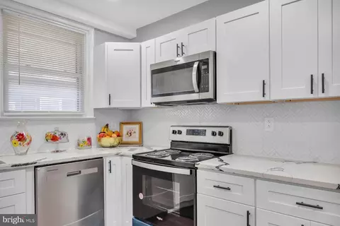 5943 Agusta St, Philadelphia, PA 19149