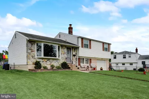 833 Rennard St, Philadelphia, PA 19116
