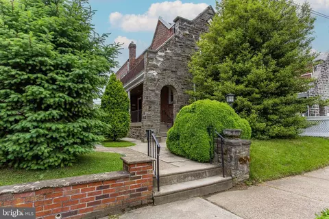 2034 Hartel Ave, Philadelphia, PA 19152