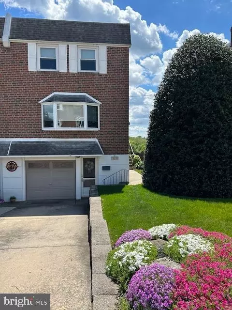 7020 Voigt Rd, Philadelphia, PA 19128