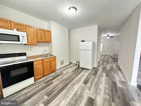 1916 Kinsey St, Philadelphia, PA 19124