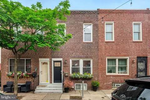 834 N Bambrey St, Philadelphia, PA 19130