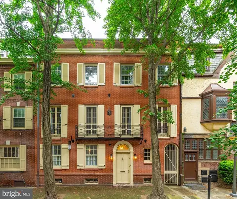 1914 16 Panama St, Philadelphia, PA 19103