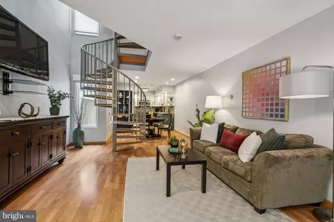 736 Fitzwater St, Philadelphia, PA 19147