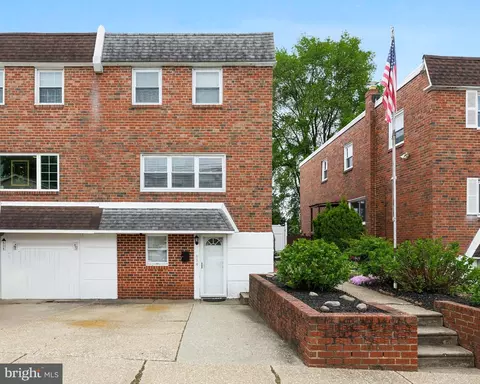 614 Renz St, Philadelphia, PA 19128