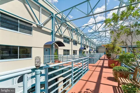 7 N Christopher Columbus Blvd #227, Philadelphia, PA 19106