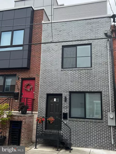 2127 Manton St, Philadelphia, PA 19146