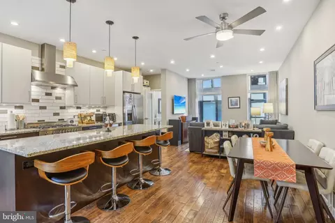 240 Race St #C, Philadelphia, PA 19106
