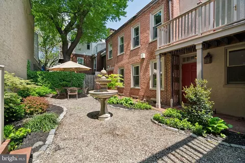 423-25 Vine St, Philadelphia, PA 19106