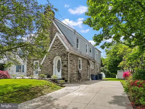 483 Aurania St, Philadelphia, PA 19128