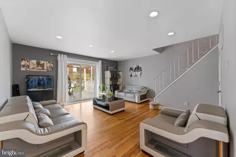 10907 Lockart Rd, Philadelphia, PA 19116
