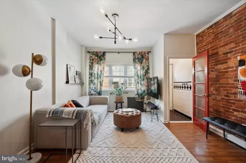 1042 Mercy St, Philadelphia, PA 19148