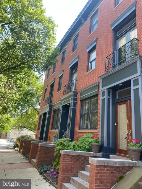 1704 Green St, Philadelphia, PA 19130