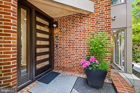 130 32 Delancey St, Philadelphia, PA 19106