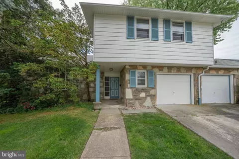 9681 Pine Rd, Philadelphia, PA 19115