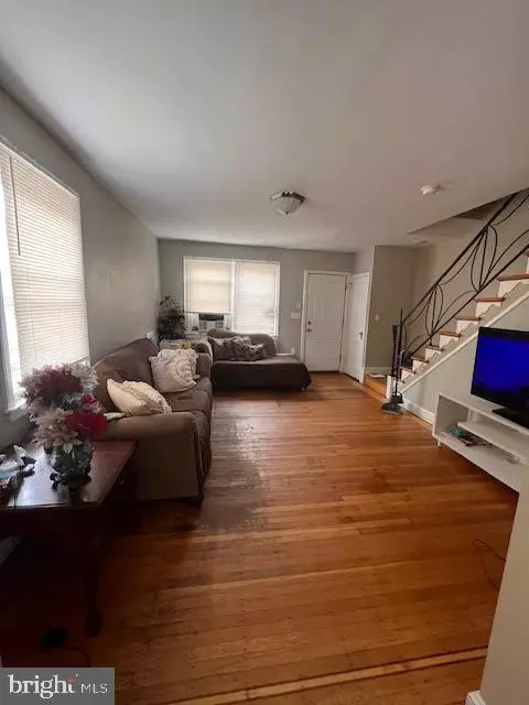 6213 N Howard St, Philadelphia, PA 19120