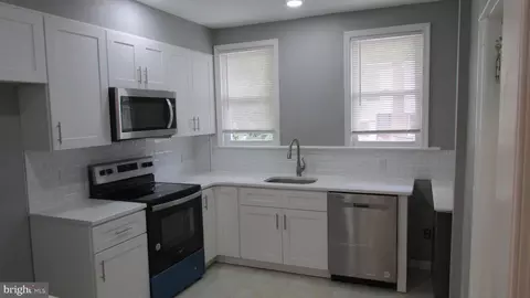 528 Widener St, Philadelphia, PA 19120
