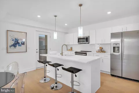 825 Bainbridge St #301, Philadelphia, PA 19147