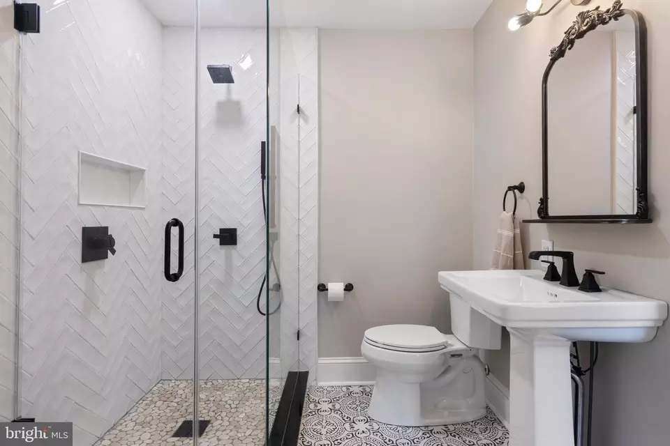 Bath - 8813 Norwood Ave, Philadelphia, PA 19118 photo 8 of 9