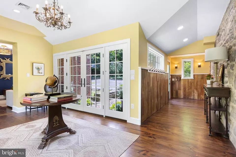 Entry Way - 8813 Norwood Ave, Philadelphia, PA 19118 photo 3 of 5