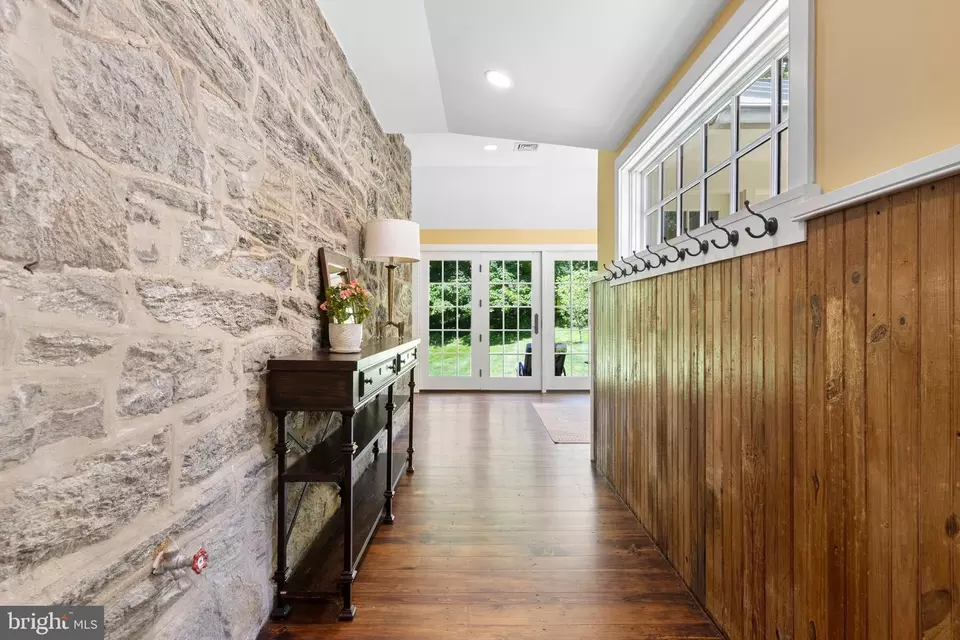 Entry Way - 8813 Norwood Ave, Philadelphia, PA 19118 photo 4 of 5