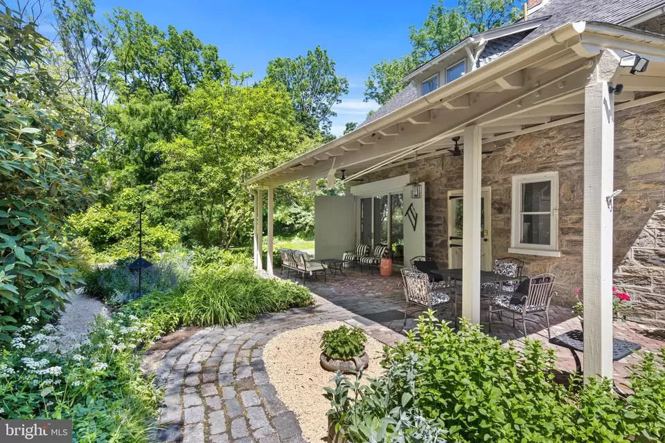 Exterior - 8813 Norwood Ave, Philadelphia, PA 19118 photo 6 of 12