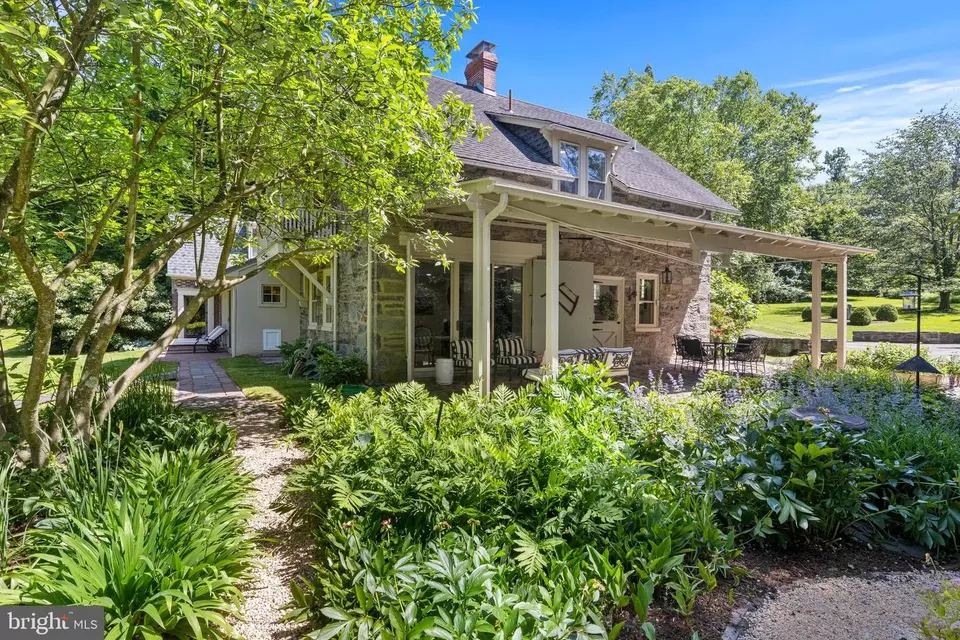 Exterior - 8813 Norwood Ave, Philadelphia, PA 19118 photo 8 of 12