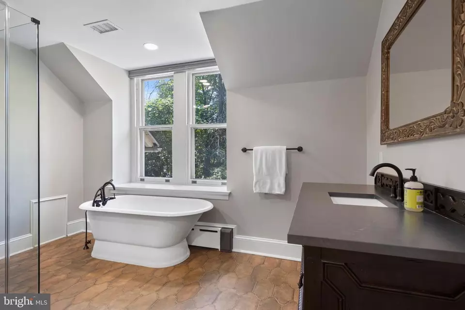 Bath - 8813 Norwood Ave, Philadelphia, PA 19118 photo 2 of 9