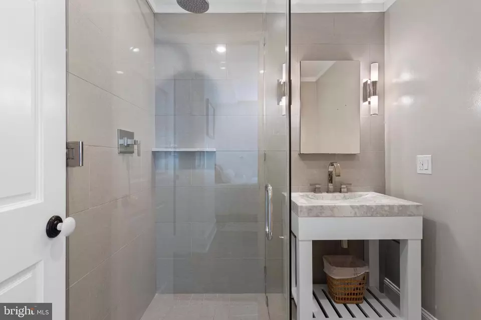 Bath - 8813 Norwood Ave, Philadelphia, PA 19118 photo 7 of 9