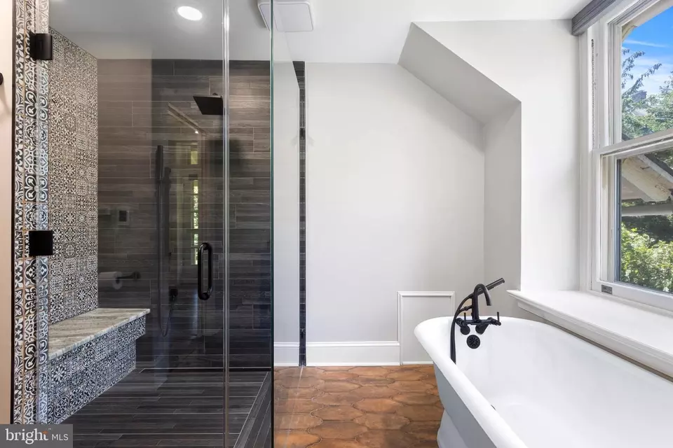 Bath - 8813 Norwood Ave, Philadelphia, PA 19118 photo 3 of 9