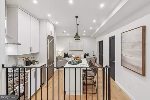 219 S 29 S 18th St #215, Philadelphia, PA 19103
