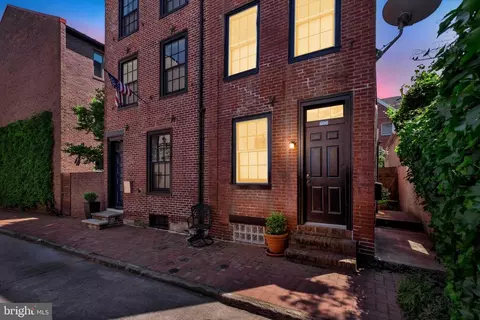 606 Waverly St #A, Philadelphia, PA 19147