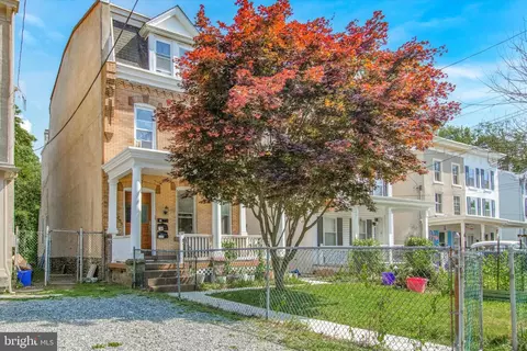 453 Green Ln, Philadelphia, PA 19128