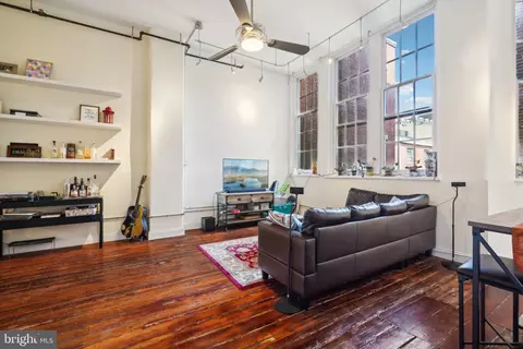 36 S Strawberry St #33, Philadelphia, PA 19106