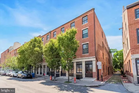 38 N Front St #3B, Philadelphia, PA 19106