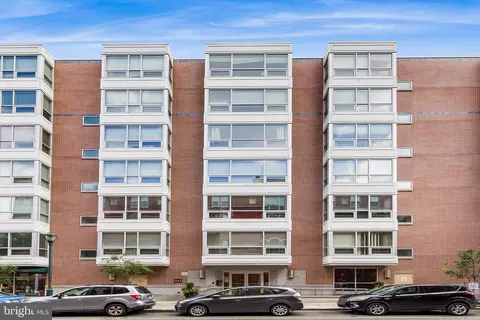 1034 Spruce St #302, Philadelphia, PA 19107