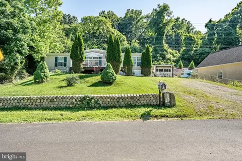 5 River Rd, Philadelphia, PA 19128