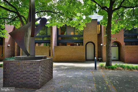 253 Saint Josephs Way, Philadelphia, PA 19106