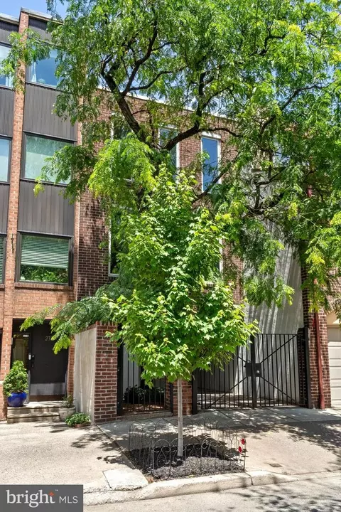 235 Monroe St, Philadelphia, PA 19147