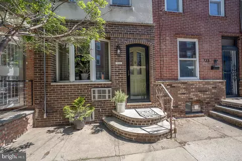 725 Earp St, Philadelphia, PA 19147