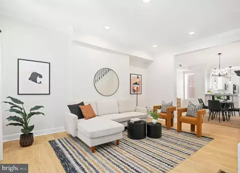 33 W Sharpnack St, Philadelphia, PA 19119