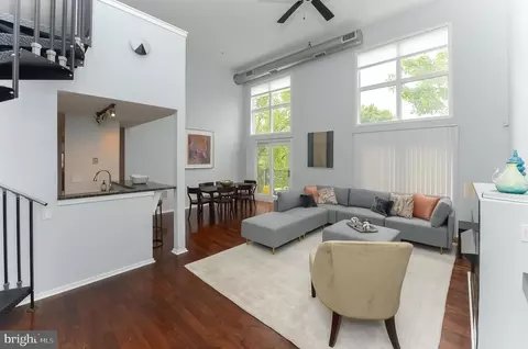 182 Gay St #806, Philadelphia, PA 19128