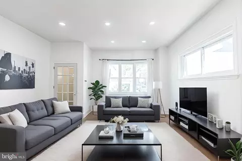 2015 S 5th St, Philadelphia, PA 19148